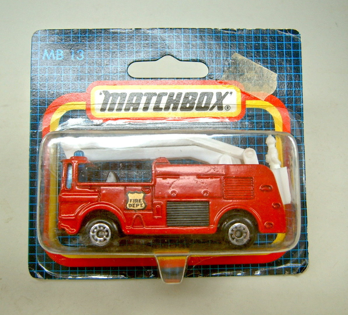 MATCHBOX SUPERFAST EMERGENCY ACTION PACK WITH SNORKEL FIRE TRUCK & ACCESSORIES 