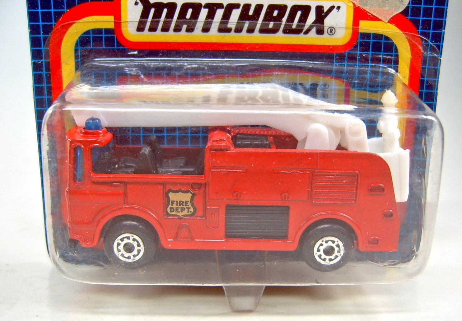 MATCHBOX SUPERFAST EMERGENCY ACTION PACK WITH SNORKEL FIRE TRUCK & ACCESSORIES 